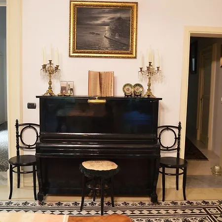 Alojamento de Acomodação e Pequeno-almoço Palazzo Rollo Lecce