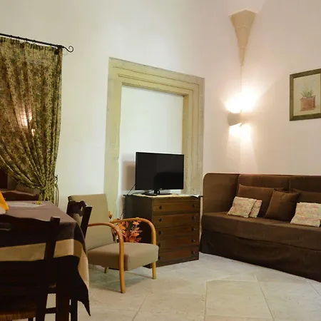 Palazzo Rollo Bed & Breakfast 2*