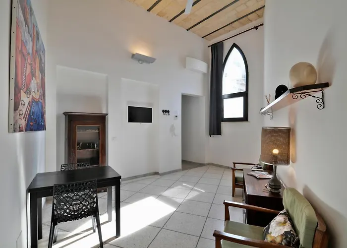 Palazzo Rollo לצ'ה