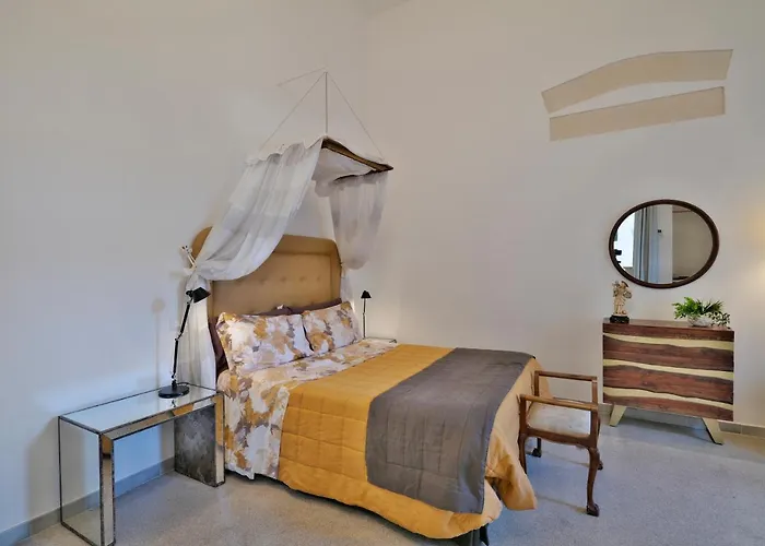 Palazzo Rollo לצ'ה