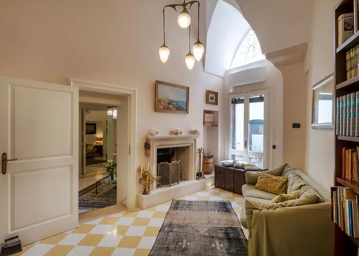 לינה וארוחת בוקר Palazzo Rollo לצ'ה