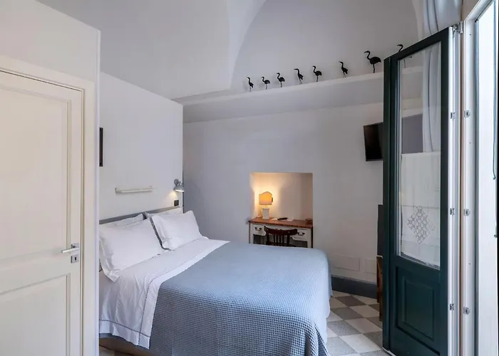 Palazzo Rollo לינה וארוחת בוקר לצ'ה