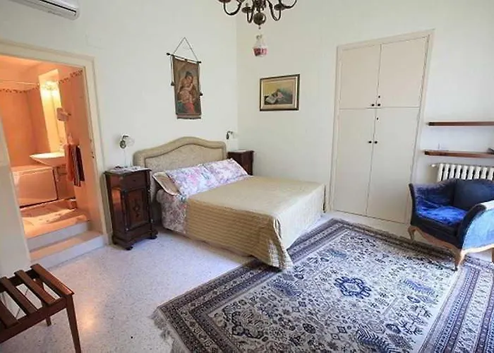 Palazzo Rollo לינה וארוחת בוקר לצ'ה