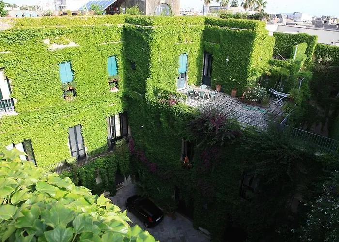 לינה וארוחת בוקר Palazzo Rollo 4*