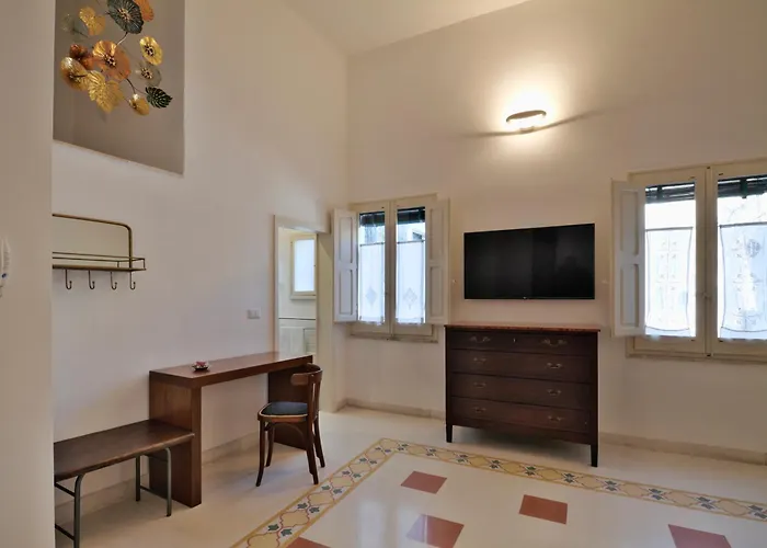 Palazzo Rollo 4* לצ'ה