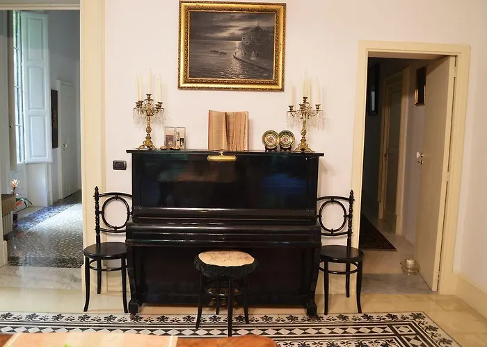 לינה וארוחת בוקר Palazzo Rollo לצ'ה