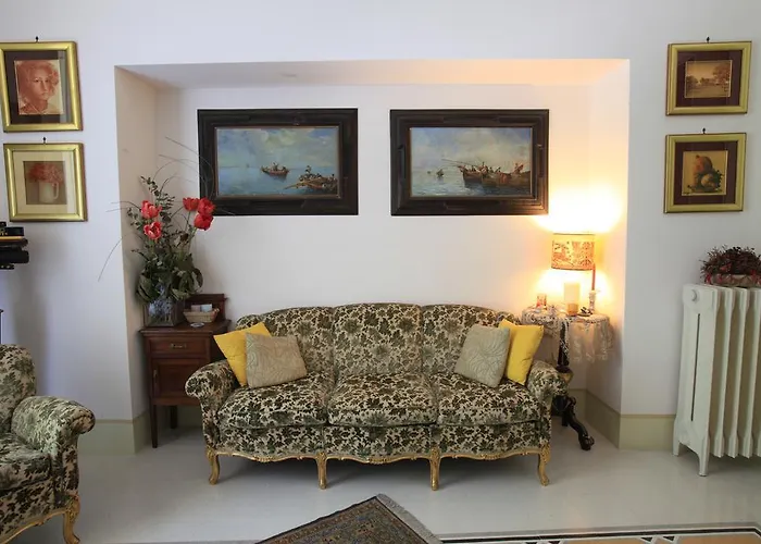 Palazzo Rollo לינה וארוחת בוקר לצ'ה