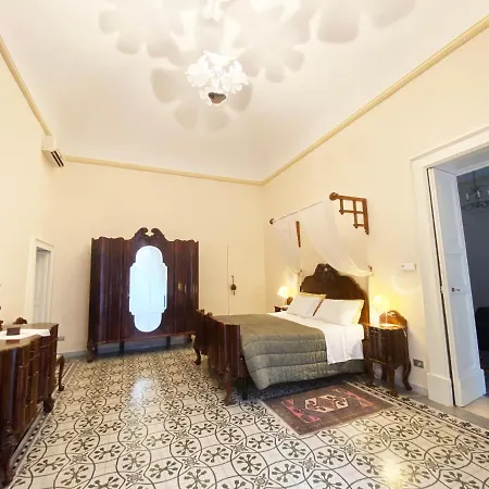Palazzo Rollo לצ'ה