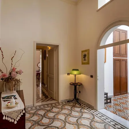 לינה וארוחת בוקר Palazzo Rollo 4*
