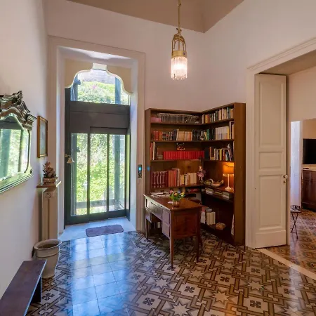 Palazzo Rollo Bed & Breakfast 4*