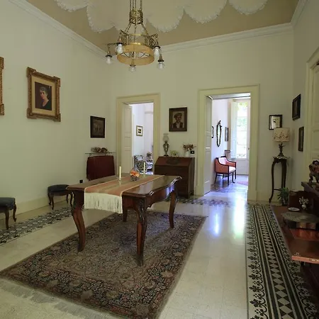 Palazzo Rollo לינה וארוחת בוקר