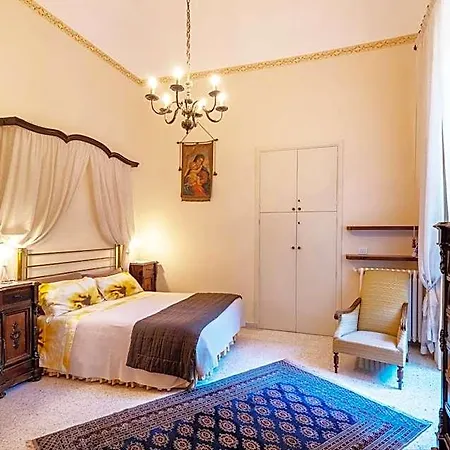 Oda ve Kahvaltı Palazzo Rollo 4*