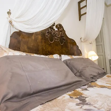 Palazzo Rollo 4* Лечче