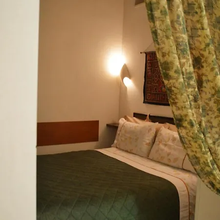 לינה וארוחת בוקר Palazzo Rollo 4*