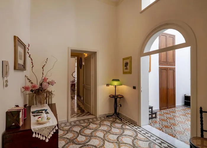 לינה וארוחת בוקר Palazzo Rollo 4*