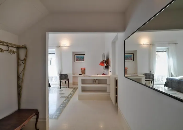 Palazzo Rollo לינה וארוחת בוקר לצ'ה