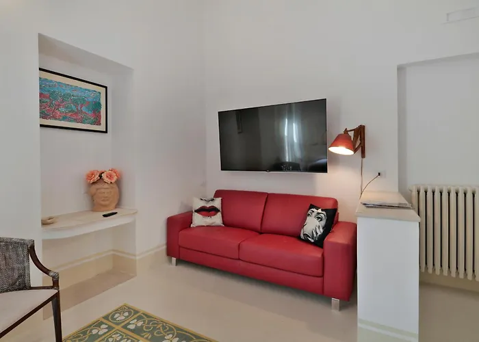 לינה וארוחת בוקר Palazzo Rollo 4*