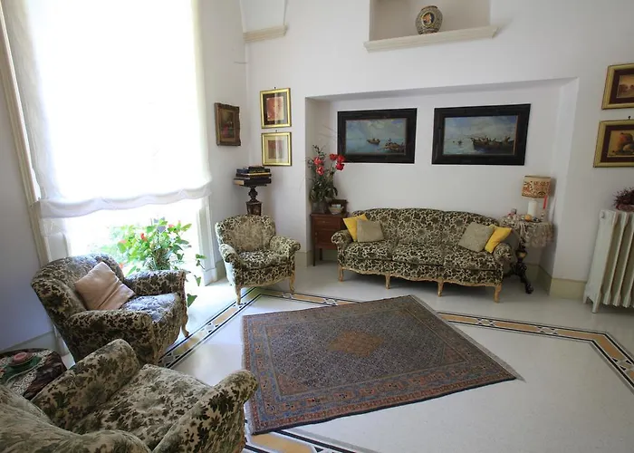 Palazzo Rollo לינה וארוחת בוקר לצ'ה