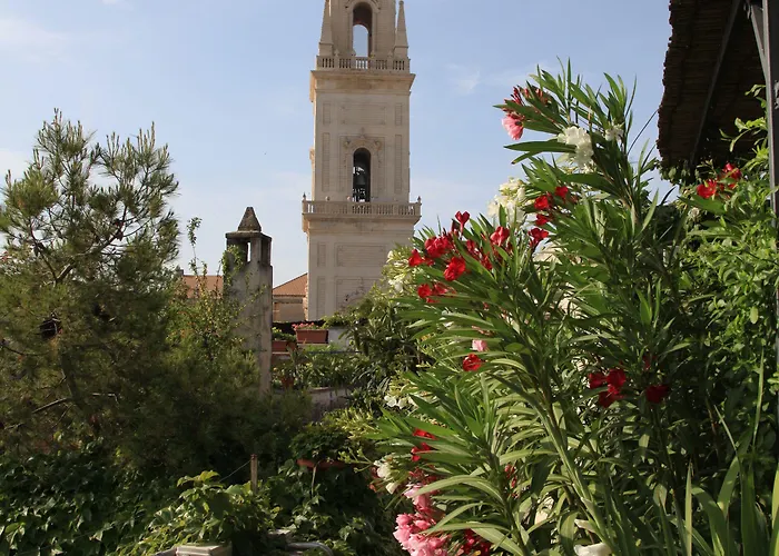 לינה וארוחת בוקר Palazzo Rollo 4*