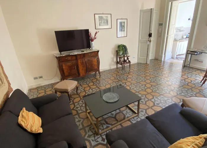 Palazzo Rollo לצ'ה