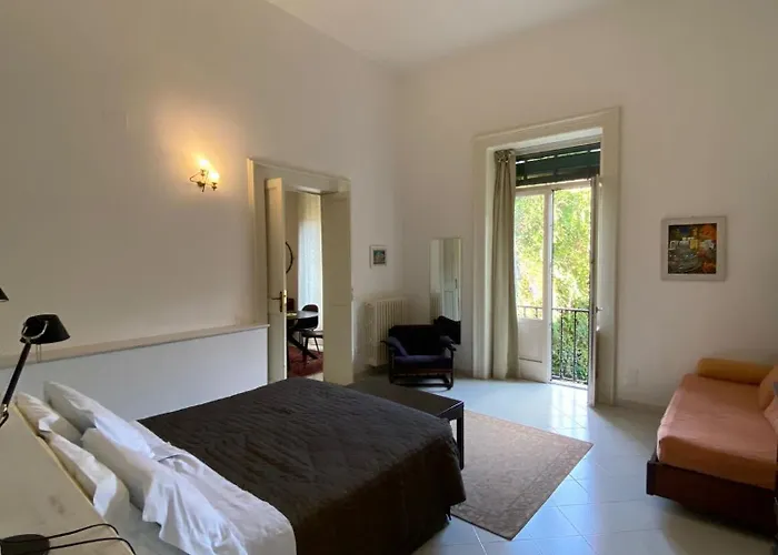 Palazzo Rollo לינה וארוחת בוקר לצ'ה