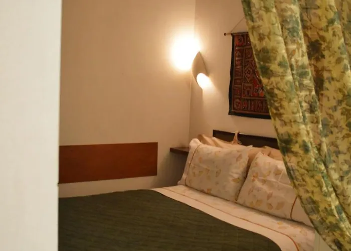 לינה וארוחת בוקר Palazzo Rollo 4*